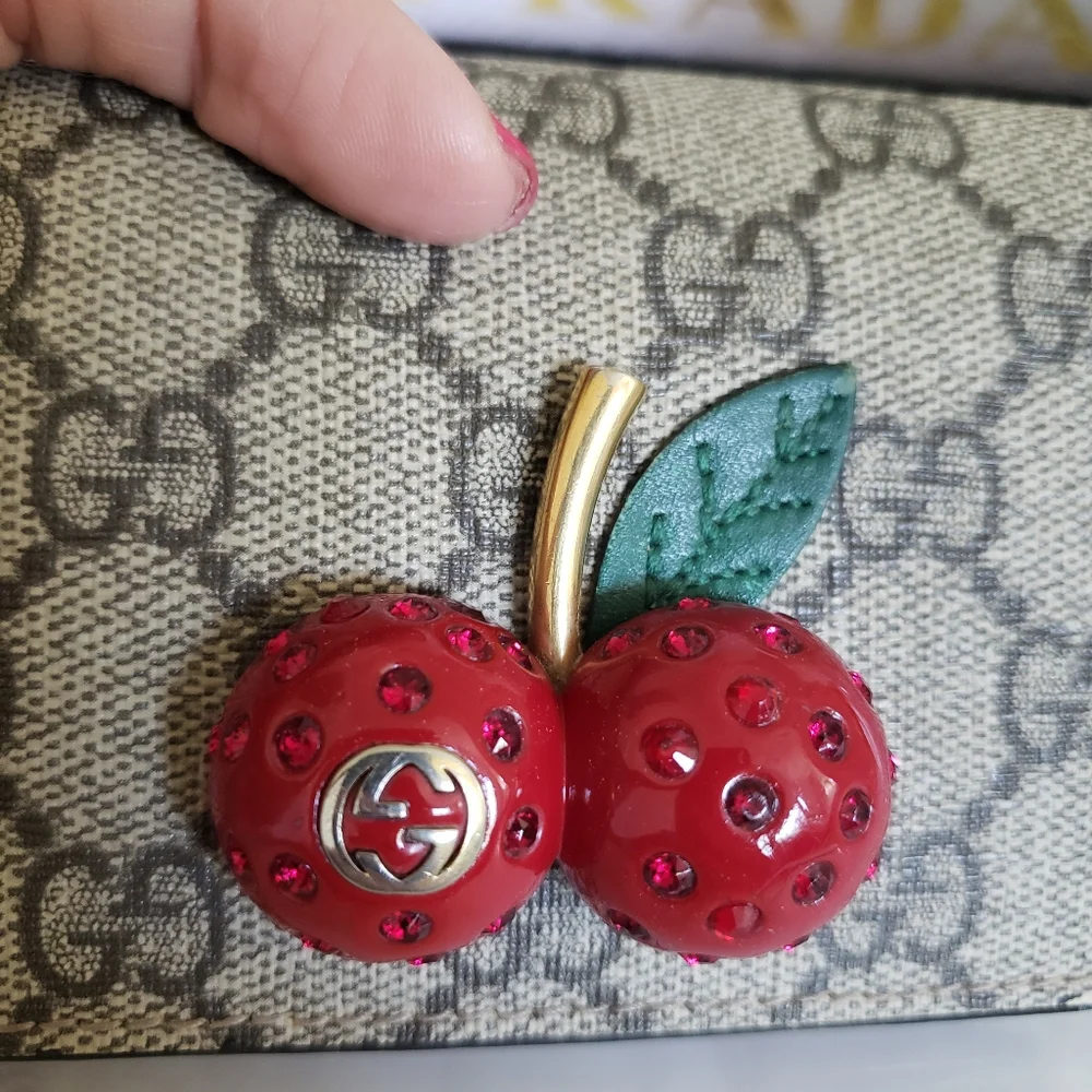 **SOLD** Authentic Pre-owned Gucci Supreme Cherries Compact Wallet - Picture 5 of 12